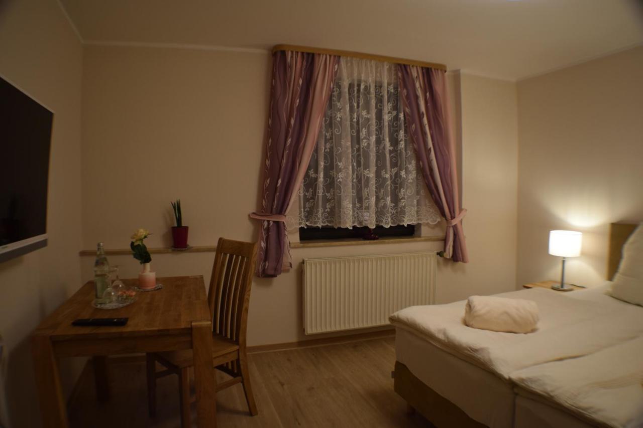 Hotel Buergergesellschaft Betzdorf Bagian luar foto